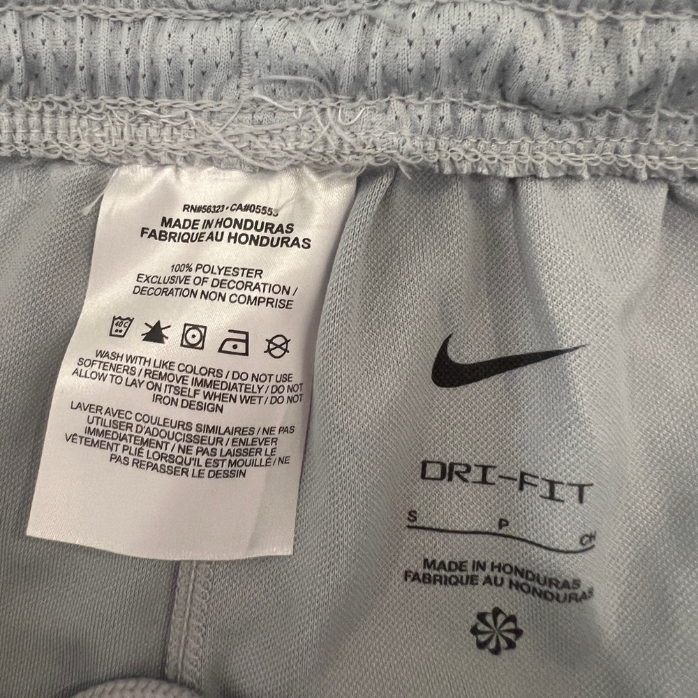 Nike Dry Fit Men's Gray Athletic Shorts Size S NWT - Picture 3 of 5